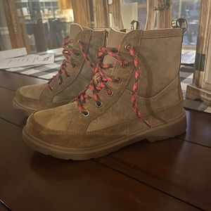 UGG boys youth boot size 5
